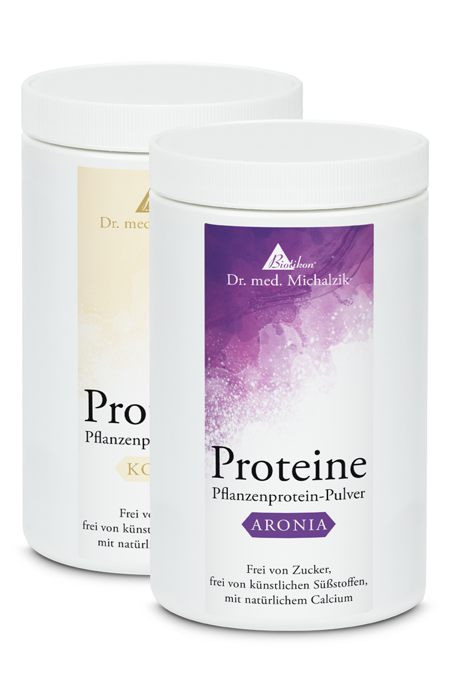 Pflanzenprotein-Pulver Aronia – 500 g Zwei Dosen Pflanzenprotein-Pulver in Weiß, eine mit Aronia, die andere in Kakaogeschmack, 500 g.