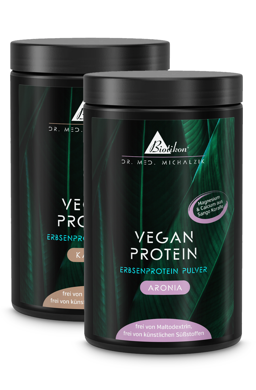 Zwei Dosen pflanzenbasiertes Proteinpulver in Weiß, Aromen Aronia und Kakao, 400 g.