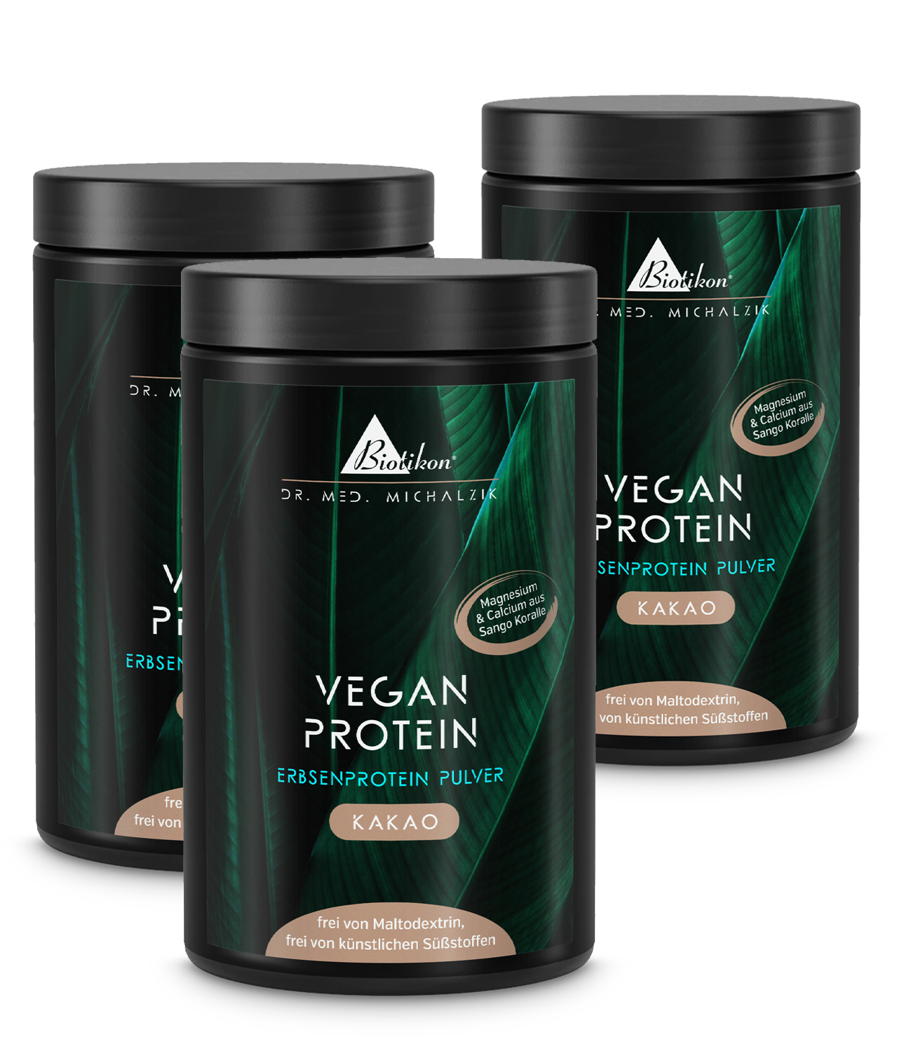 Drei Dosen Pflanzenprotein-Pulver Kakao, je 300 g, weißes Design mit brauner Etikette, frontal abgebildet.