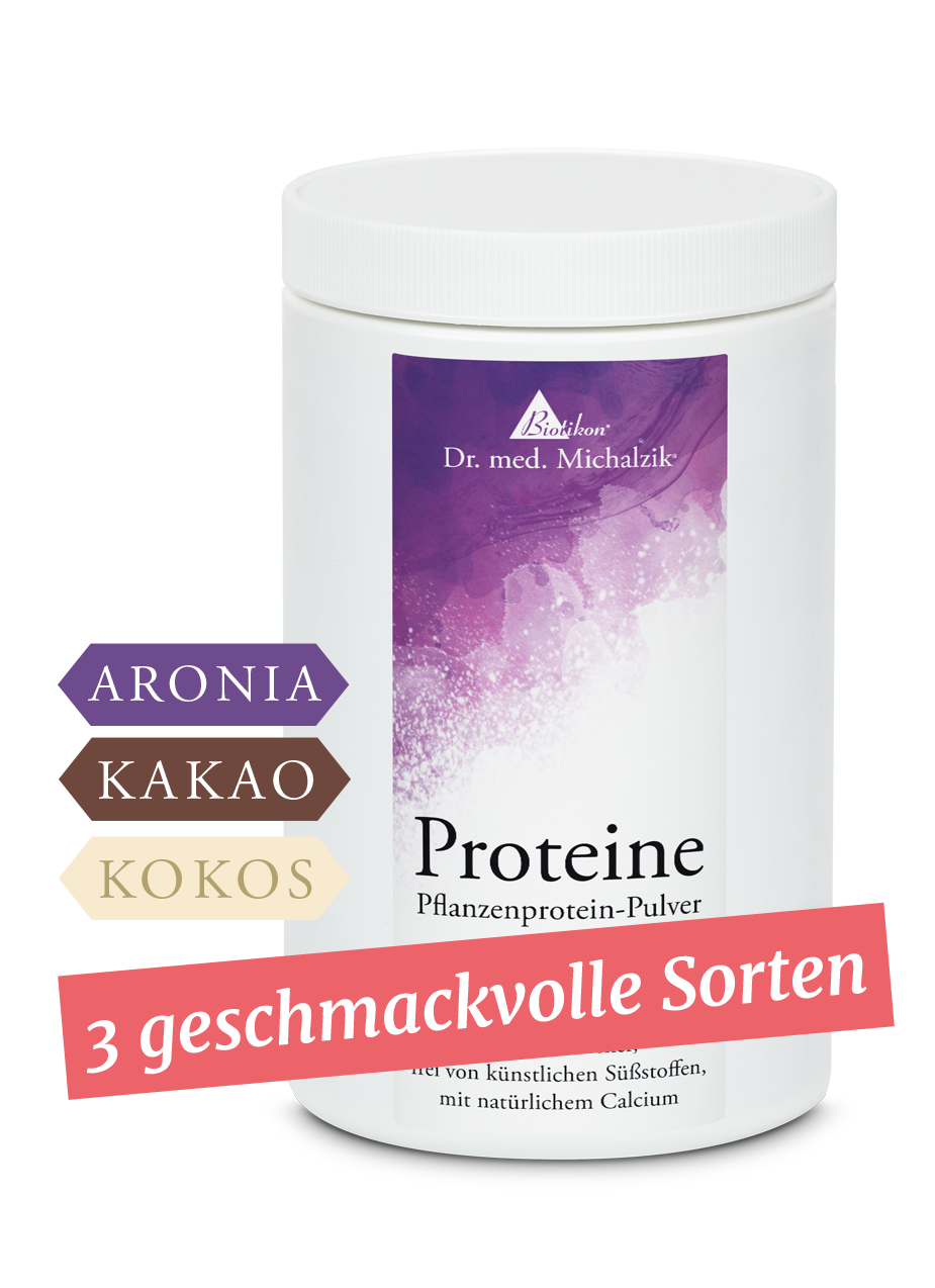 Proteine Symbolbild alle Sorten Pflanzenprotein-Pulver in einem weißen Behälter, 3 Geschmacksrichtungen: Aronia, Kakao, Kokos, lila und schwarze Etiketten.
