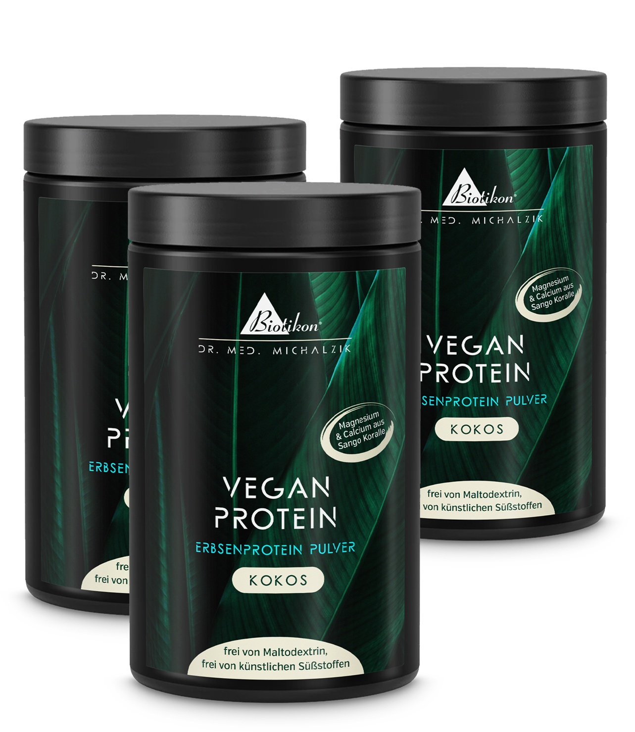 Pflanzenprotein-Pulver Kokos – 600 g Drei weiße Dosen mit Pflanzenprotein-Pulver Kokos, 600 g, auf weißem Hintergrund.
