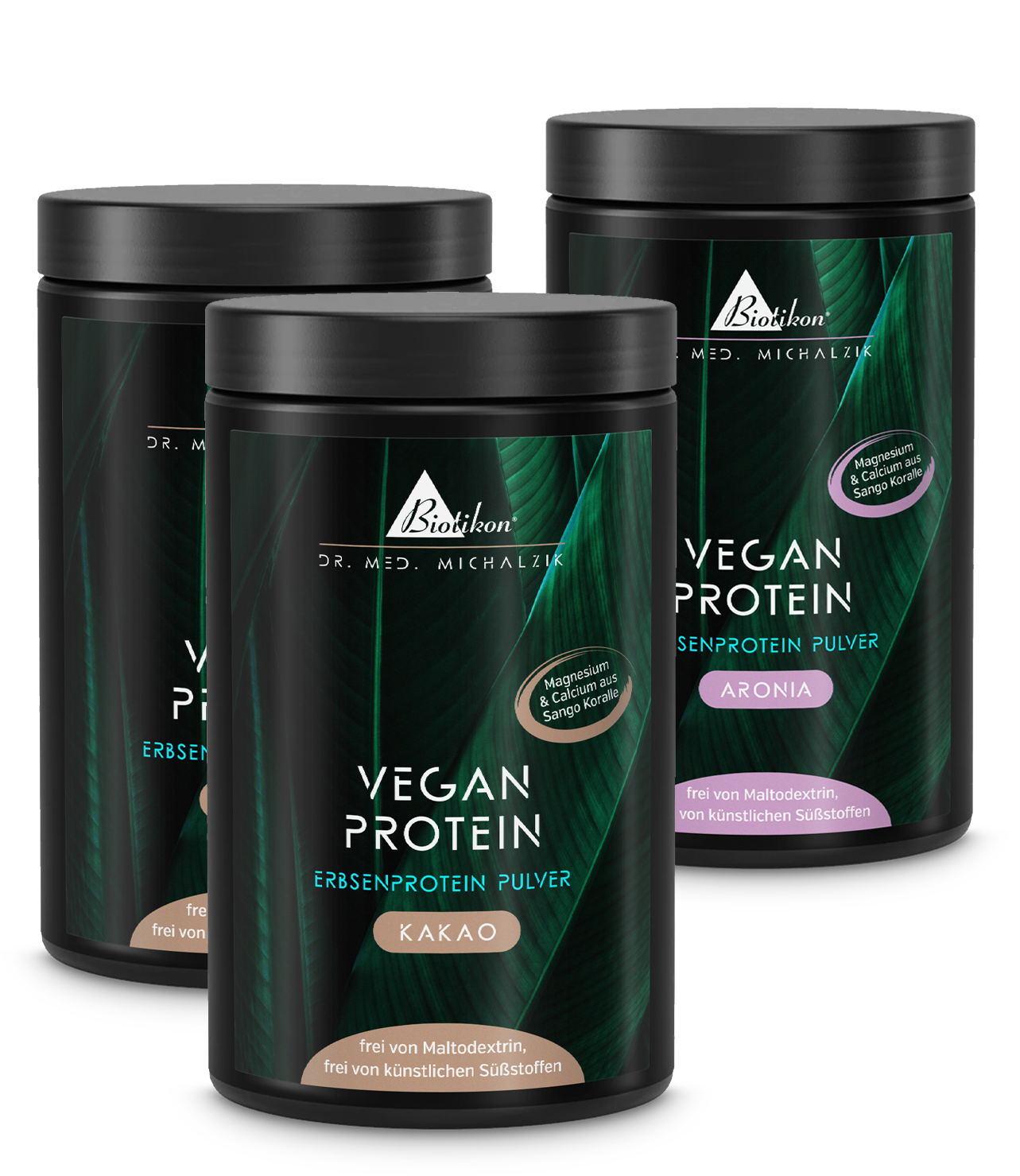 Pflanzenprotein-Pulver – Kakaopulver 300 g Drei Dosen Pflanzenprotein-Pulver in Kakaogeschmack und Aronia, jeweils 300 g, mit weißen Deckeln.