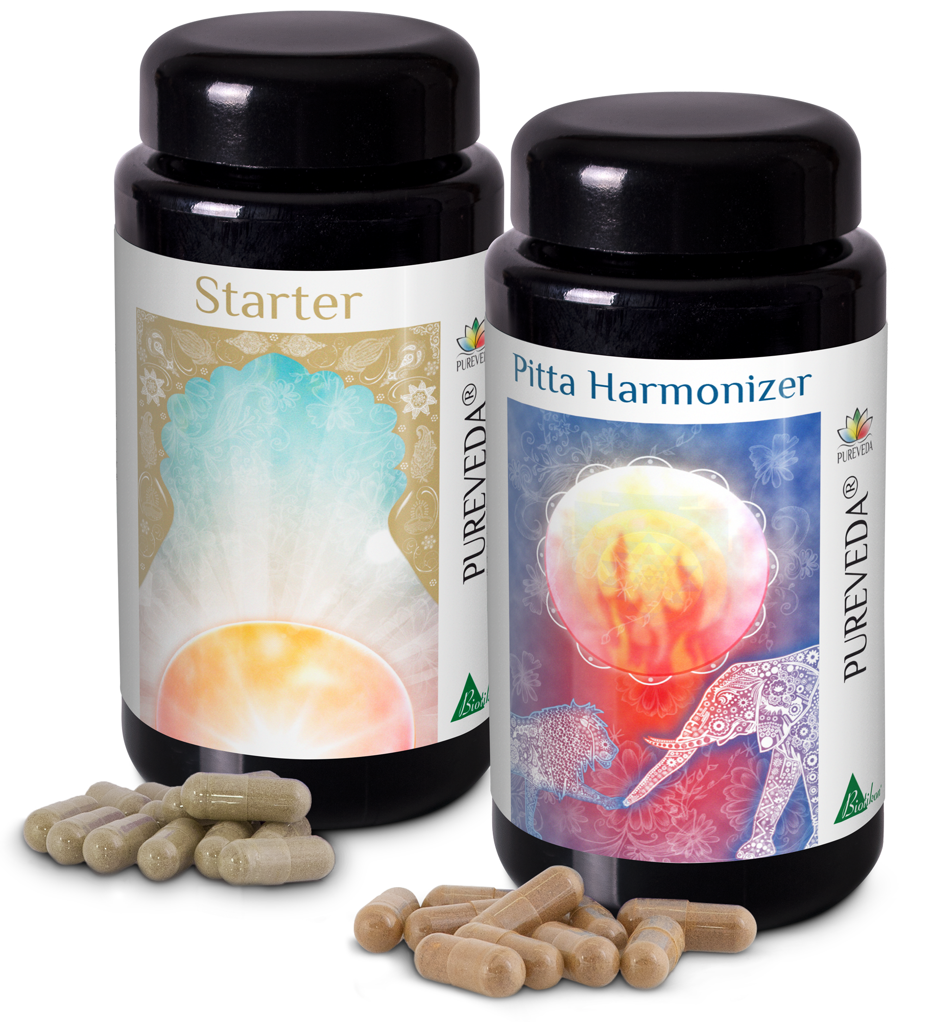Ayurveda Kapseln – Starter & Pitta Harmonizer Zwei schwarze Kapselbehälter, einer mit 'Starter' und der andere mit 'Pitta Harmonizer', neben beige Kapseln.