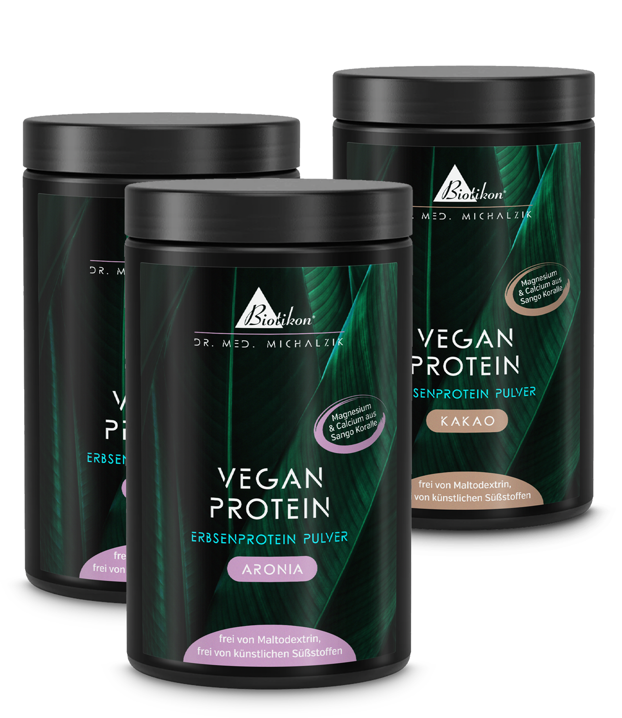 Zwei Dosen von Pflanzenprotein-Pulver in Aronia und Kakao, Weiß mit bunten Etiketten, Vorderansicht.